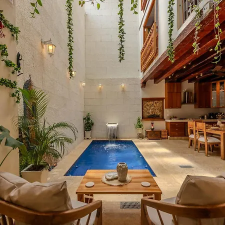 Casa Romi - Spectacular House In The Center Vila